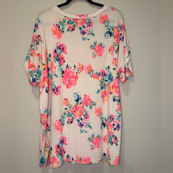 Sew In Love V-Neck Bright Neon Floral Top size 3X - Picture 6 of 6